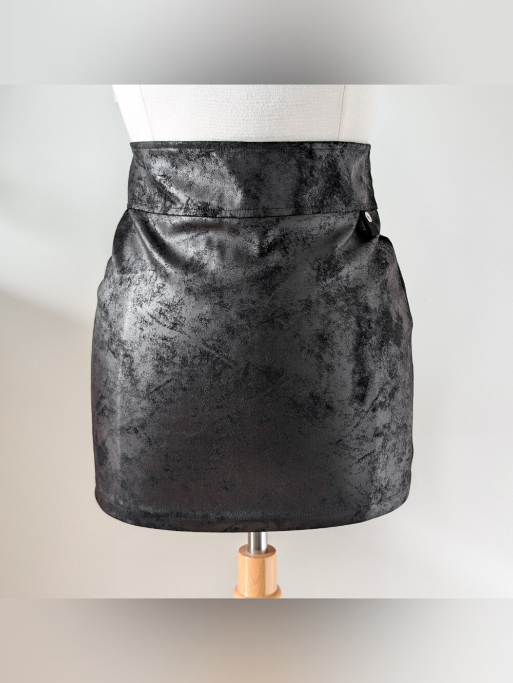 MADE IN QUEBEC - Agace 2017 rare lace-up back mini skirt leather look SMALL